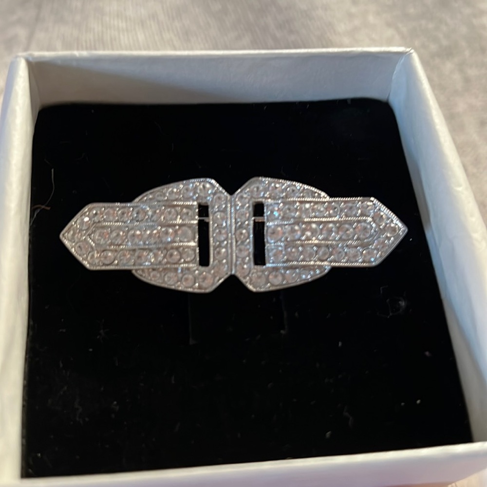 Art Deco style brooch pin